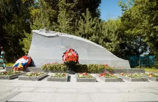 Памятники военным